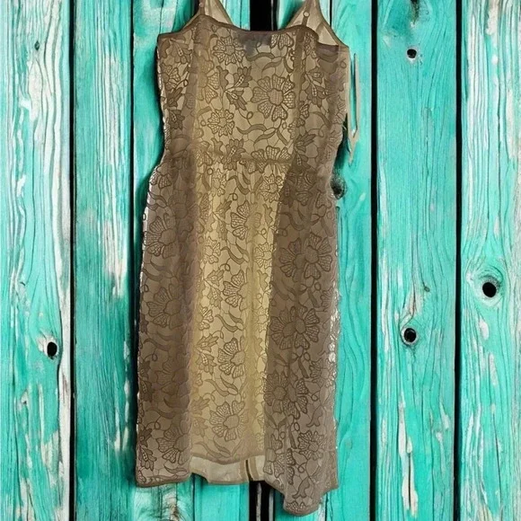 Chic Creme Front Zip Dress - Size Small (B10) - Picture 3 of 7